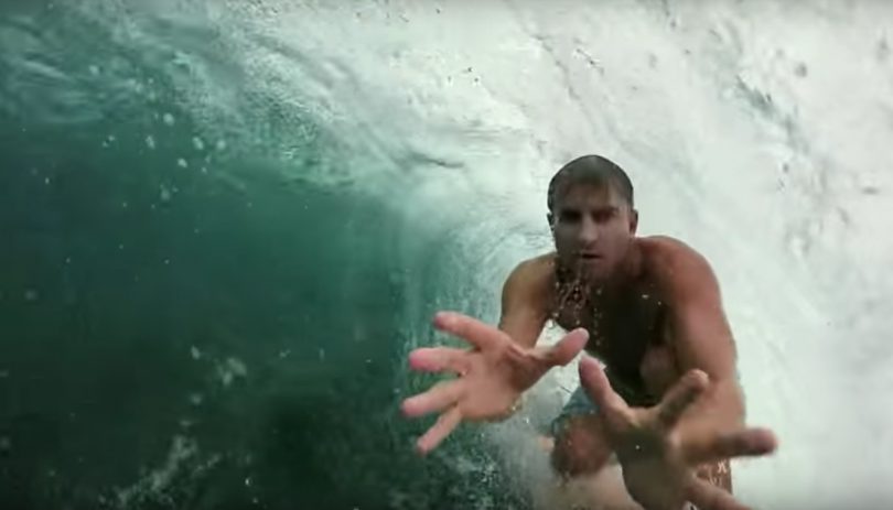 [SURFING] GO PRO アワードビデオ　ALEX GRAYがバレルの中でGO PROを渡す！