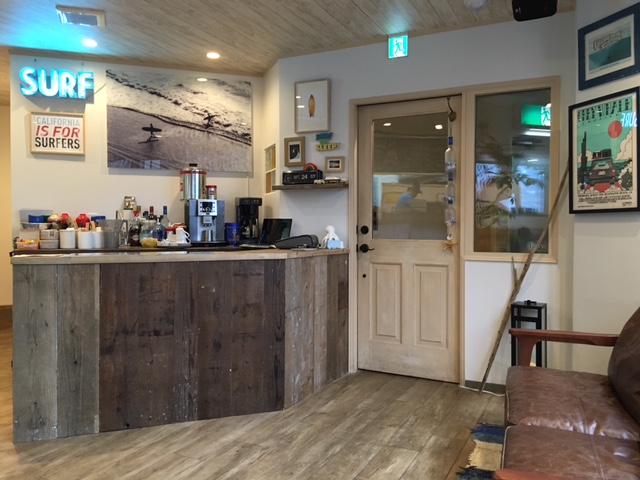 横浜にサーフ＆ビーチを感じることができるカフェ　GLIDE CAFE がプレオープン　　電源 + WIFI 有　サーフムービーも！